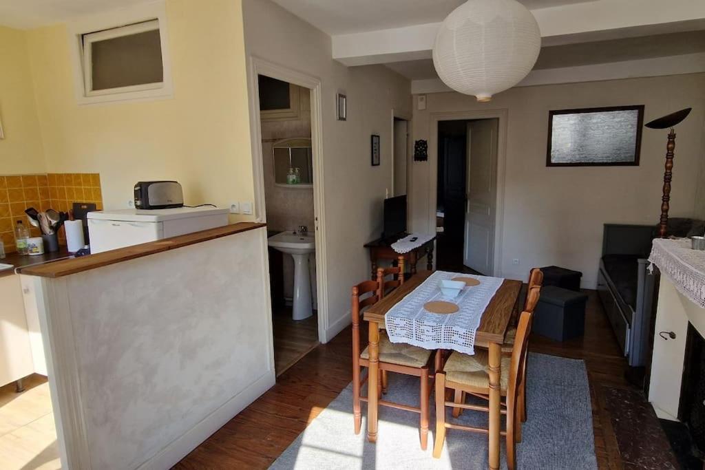 Appartement Dans Maison De Ville - 4 Personnes Oloron-Sainte-Marie Exterior foto
